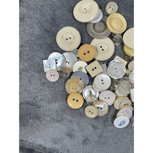 🦃 White Cream Buttons Assorted Sizes - Picture 3 of 8